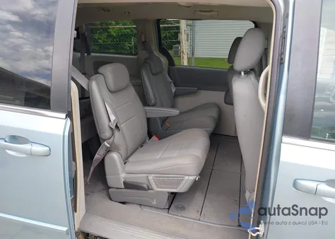 2008 Chrysler Town & Country Touring z USA, uszkodzony, nr VIN 2A8HR54P18R768285